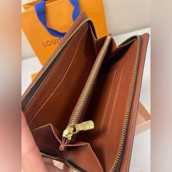 Sold‼️Authentic LV Mono Zippy Wallet💕
Giftable condition🎁 - Picture 9 of 16